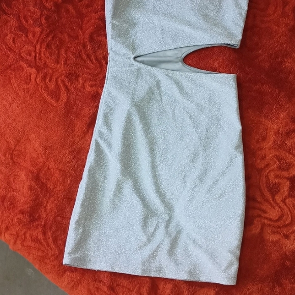 H&M Partywear Dress One Time Use Only - Picture 4 of 6